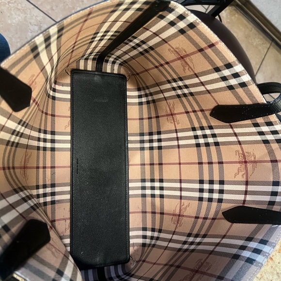 Authentic Burberry reversible tote gently used..v. Good condition - Picture 8 of 8